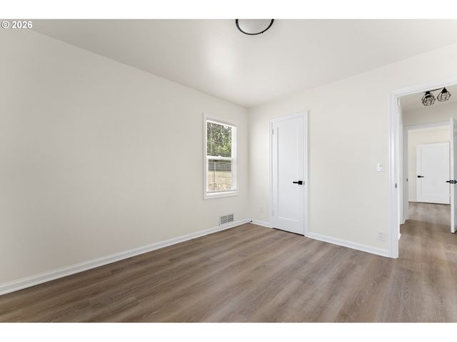 15800 Se OATFIELD Rd, Milwaukie, OR 97267