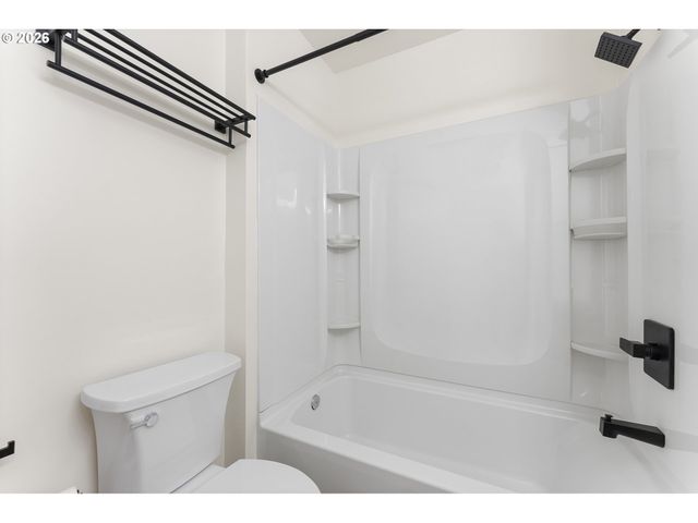 15800 Se OATFIELD Rd, Milwaukie, OR 97267