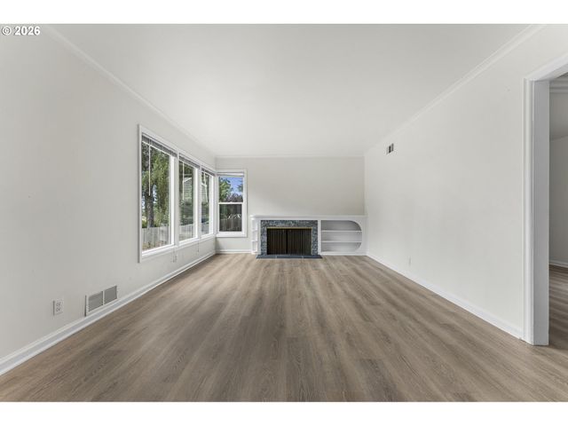 15800 Se OATFIELD Rd, Milwaukie, OR 97267