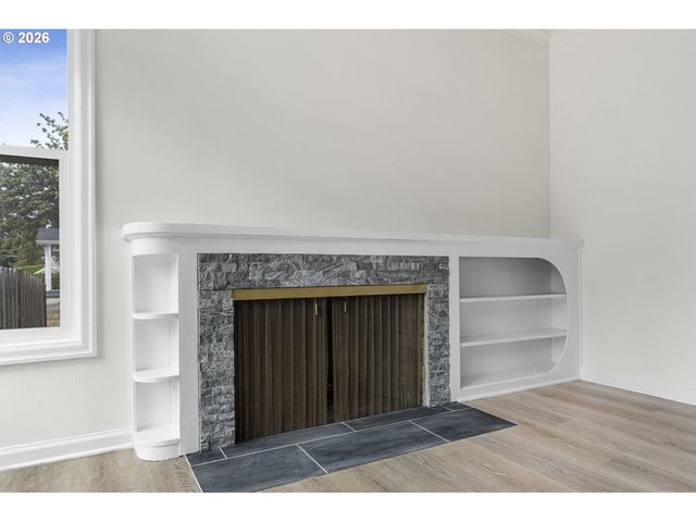 15800 Se OATFIELD Rd, Milwaukie, OR 97267