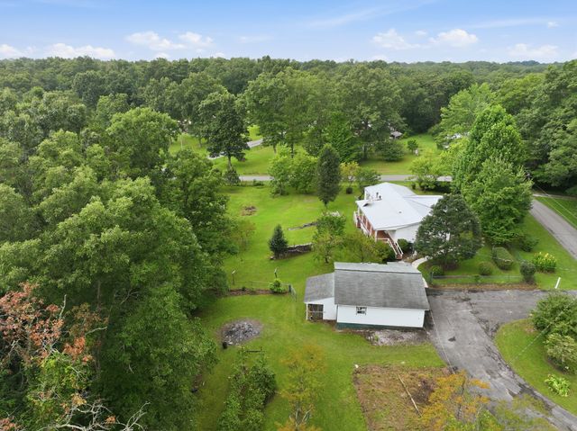 704 Canyon Dr, Altamont, TN 37301