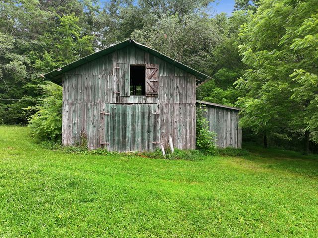704 Canyon Dr, Altamont, TN 37301