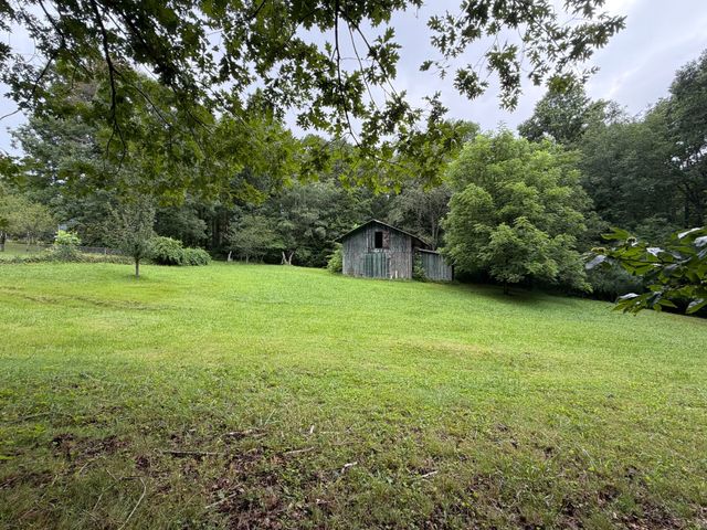 704 Canyon Dr, Altamont, TN 37301