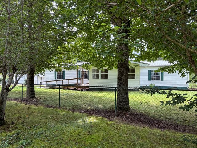 704 Canyon Dr, Altamont, TN 37301