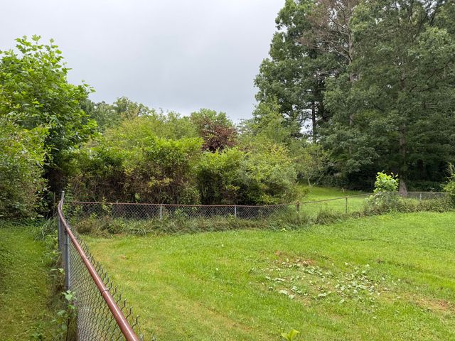 704 Canyon Dr, Altamont, TN 37301