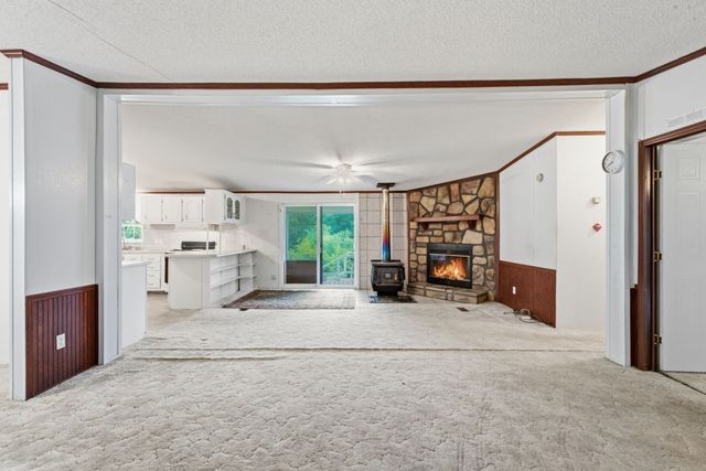 704 Canyon Dr, Altamont, TN 37301