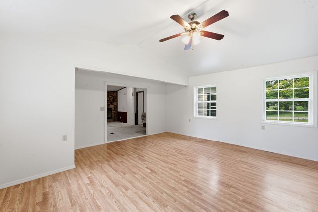 704 Canyon Dr, Altamont, TN 37301