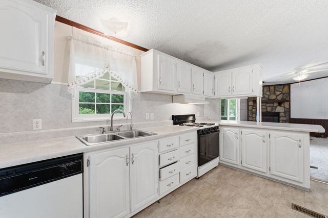704 Canyon Dr, Altamont, TN 37301
