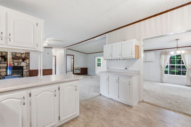 704 Canyon Dr, Altamont, TN 37301