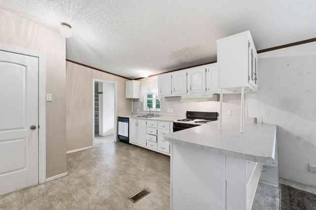 704 Canyon Dr, Altamont, TN 37301