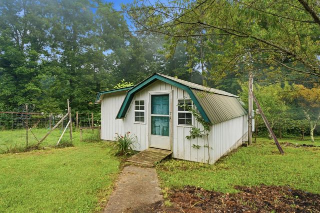 704 Canyon Dr, Altamont, TN 37301