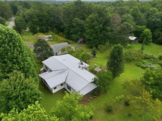 704 Canyon Dr, Altamont, TN 37301
