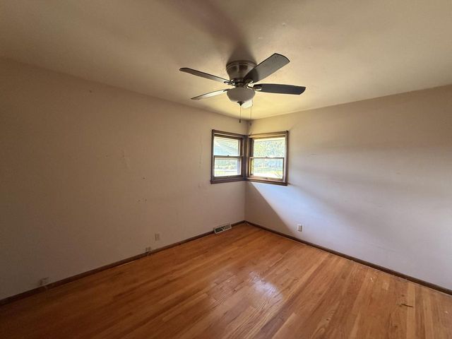 1002 Lilac LANE, Pewaukee, WI 53072