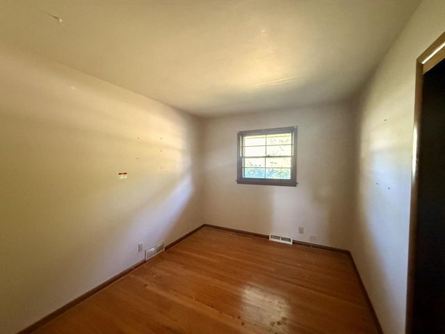 1002 Lilac LANE, Pewaukee, WI 53072