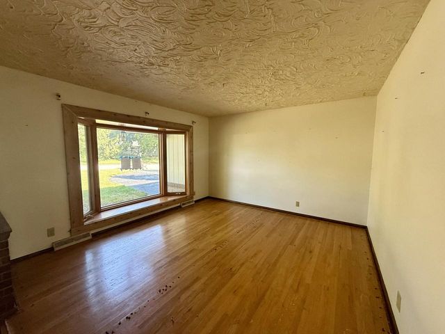 1002 Lilac LANE, Pewaukee, WI 53072