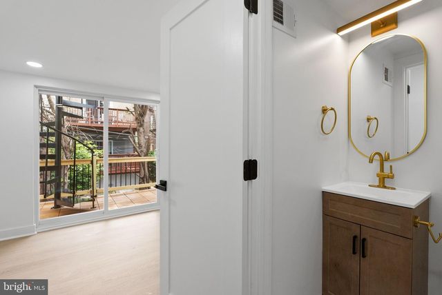 203 S MADEIRA ST, Baltimore, MD 21231