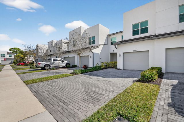 4790 Navali Drive, Wellington, FL 33467