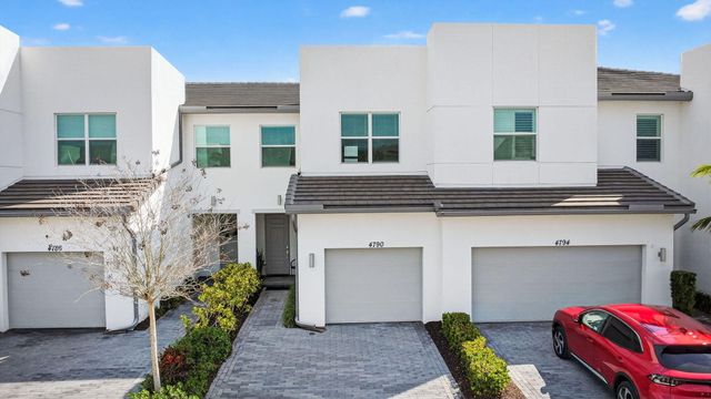 4790 Navali Drive, Wellington, FL 33467