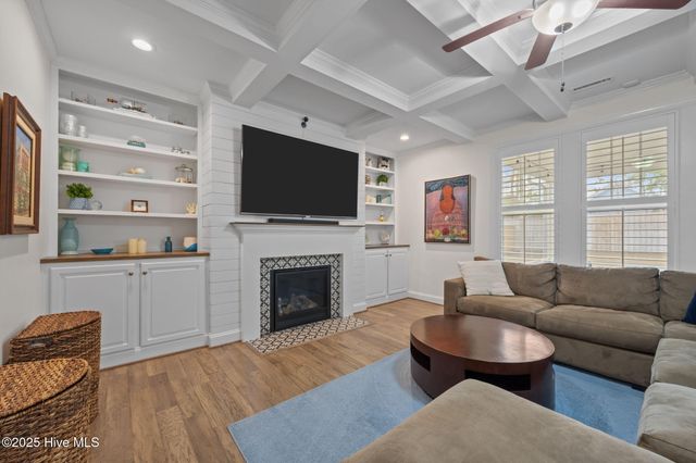 35 W Cloverfield Lane, Hampstead, NC 28443