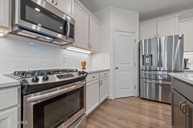 35 W Cloverfield Lane, Hampstead, NC 28443