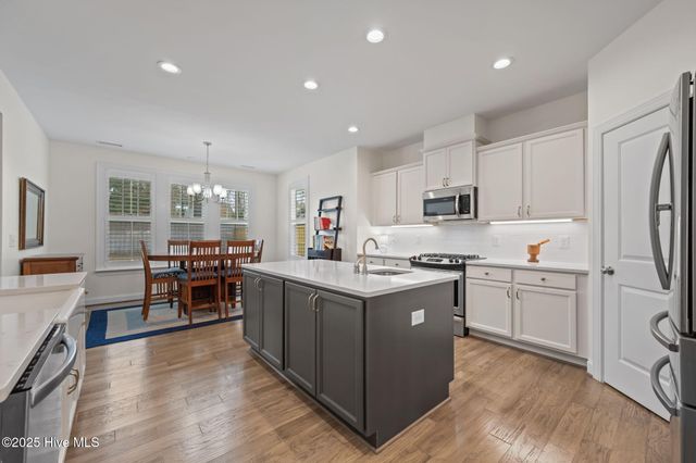 35 W Cloverfield Lane, Hampstead, NC 28443