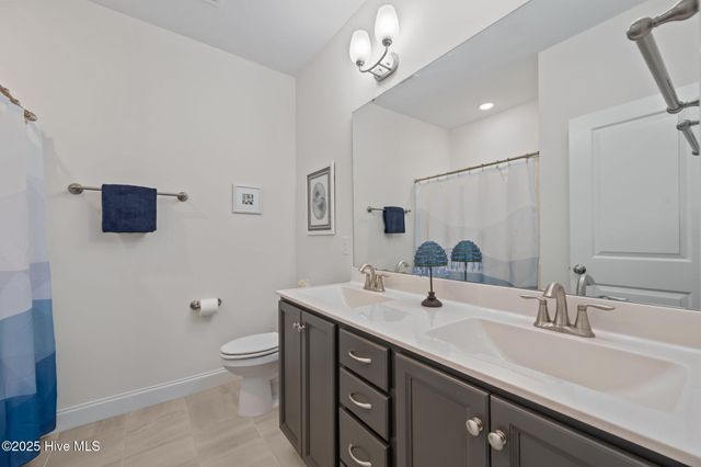 35 W Cloverfield Lane, Hampstead, NC 28443