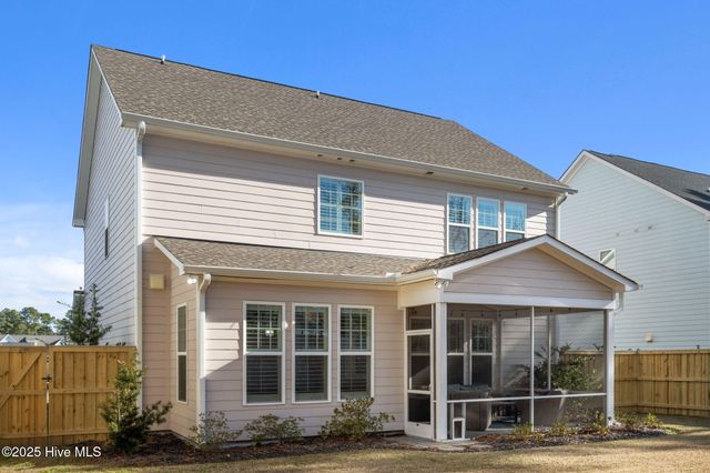35 W Cloverfield Lane, Hampstead, NC 28443