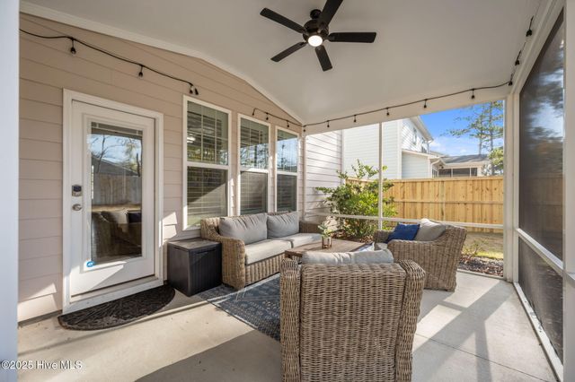 35 W Cloverfield Lane, Hampstead, NC 28443