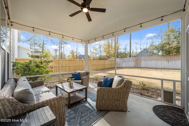 35 W Cloverfield Lane, Hampstead, NC 28443