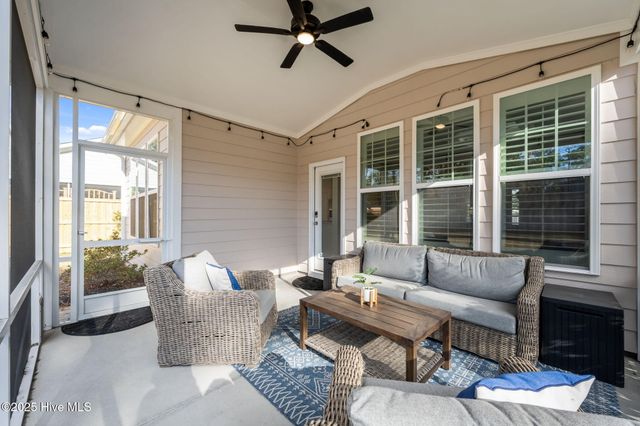 35 W Cloverfield Lane, Hampstead, NC 28443