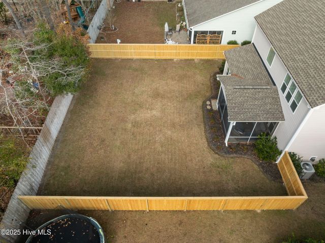 35 W Cloverfield Lane, Hampstead, NC 28443