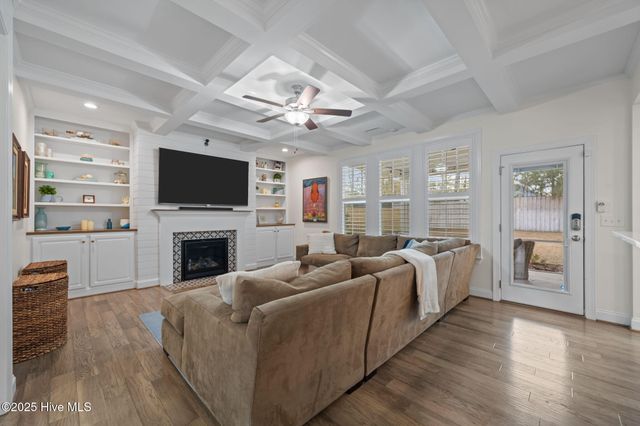 35 W Cloverfield Lane, Hampstead, NC 28443