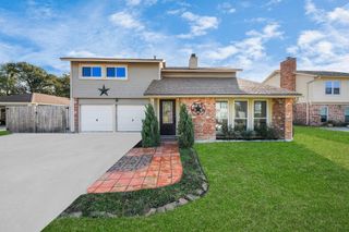 601 E Castle Harbour Drive, Friendswood, TX 77546