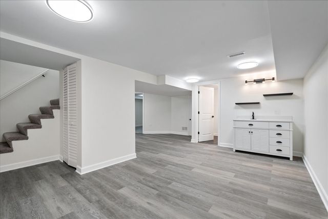 7241 N Mcvicker Avenue, Chicago, IL 60646