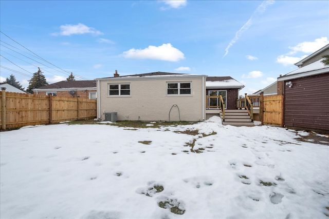 7241 N Mcvicker Avenue, Chicago, IL 60646