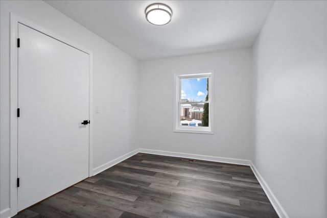 7241 N Mcvicker Avenue, Chicago, IL 60646