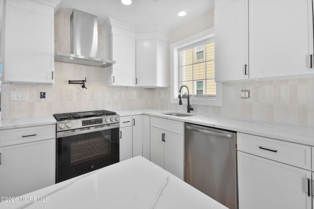 715 Stuyvesant Avenue, Lyndhurst, NJ 07071