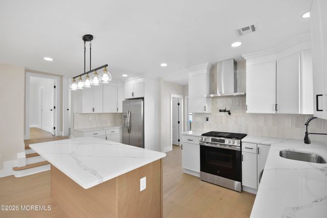 715 Stuyvesant Avenue, Lyndhurst, NJ 07071