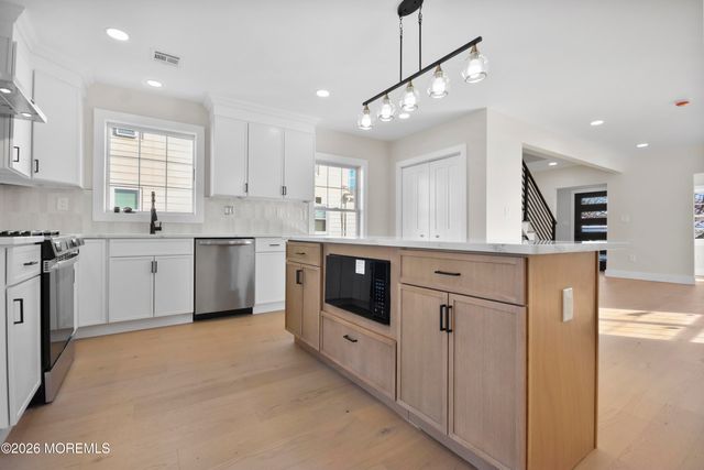 715 Stuyvesant Avenue, Lyndhurst, NJ 07071