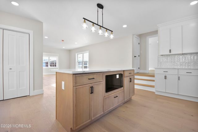 715 Stuyvesant Avenue, Lyndhurst, NJ 07071