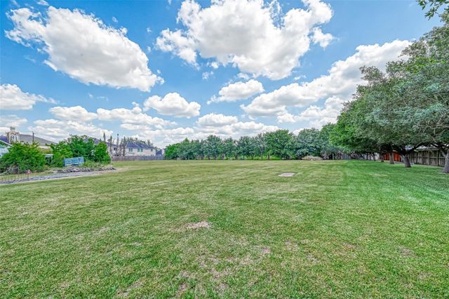 11211 S Dargail Street, Sugar Land, TX 77478