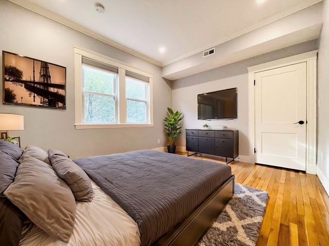 28 Wolcott Rd, Brookline, MA 02467