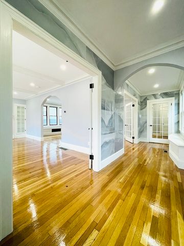 28 Wolcott Rd, Brookline, MA 02467