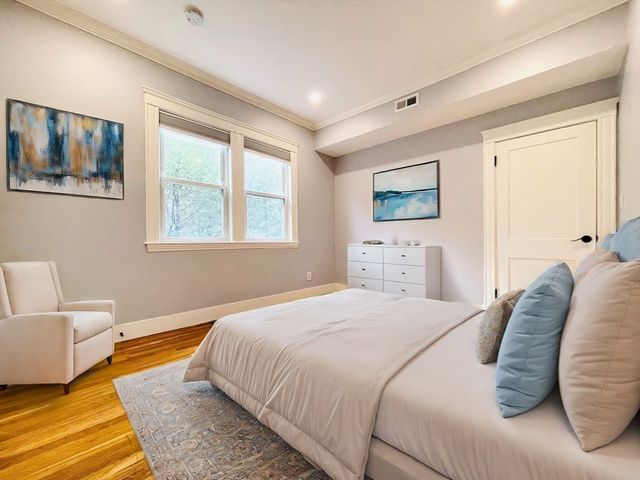 28 Wolcott Rd, Brookline, MA 02467