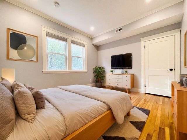 28 Wolcott Rd, Brookline, MA 02467