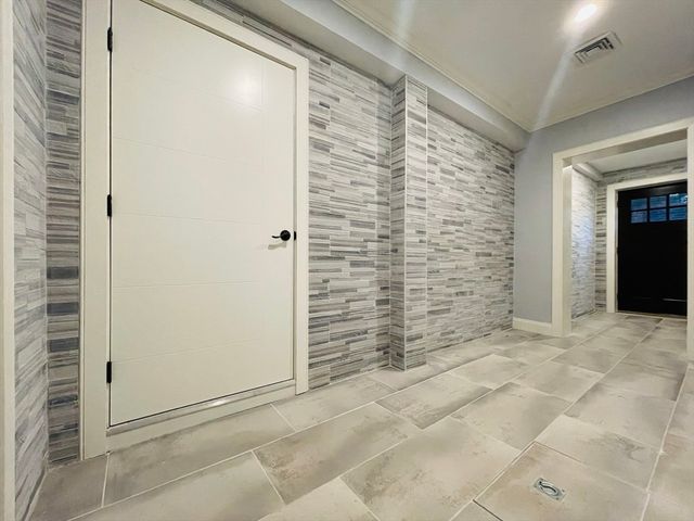 28 Wolcott Rd, Brookline, MA 02467