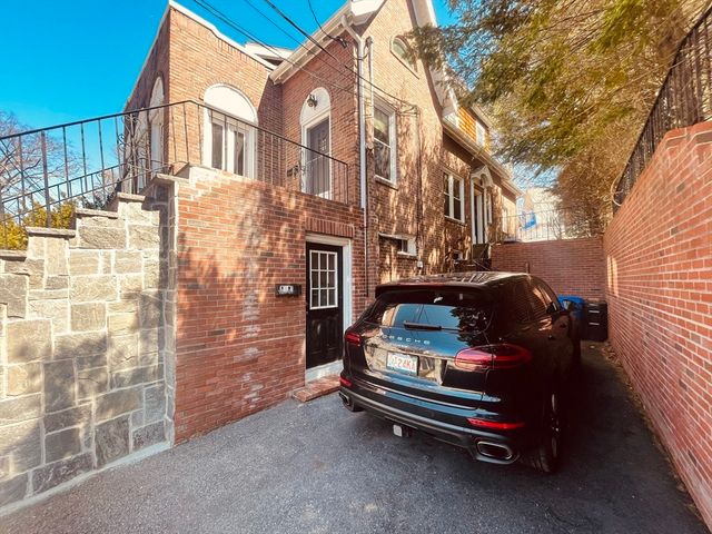 28 Wolcott Rd, Brookline, MA 02467