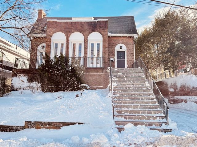 28 Wolcott Rd, Brookline, MA 02467