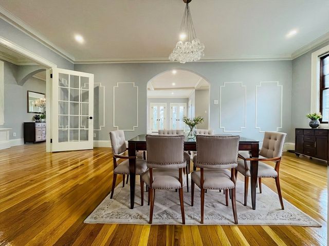 28 Wolcott Rd, Brookline, MA 02467