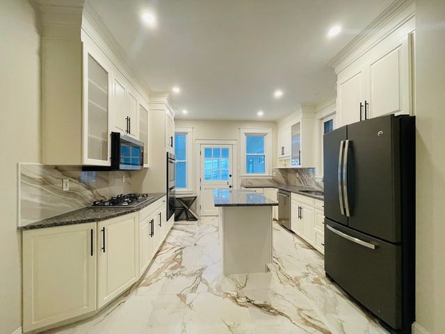 28 Wolcott Rd, Brookline, MA 02467